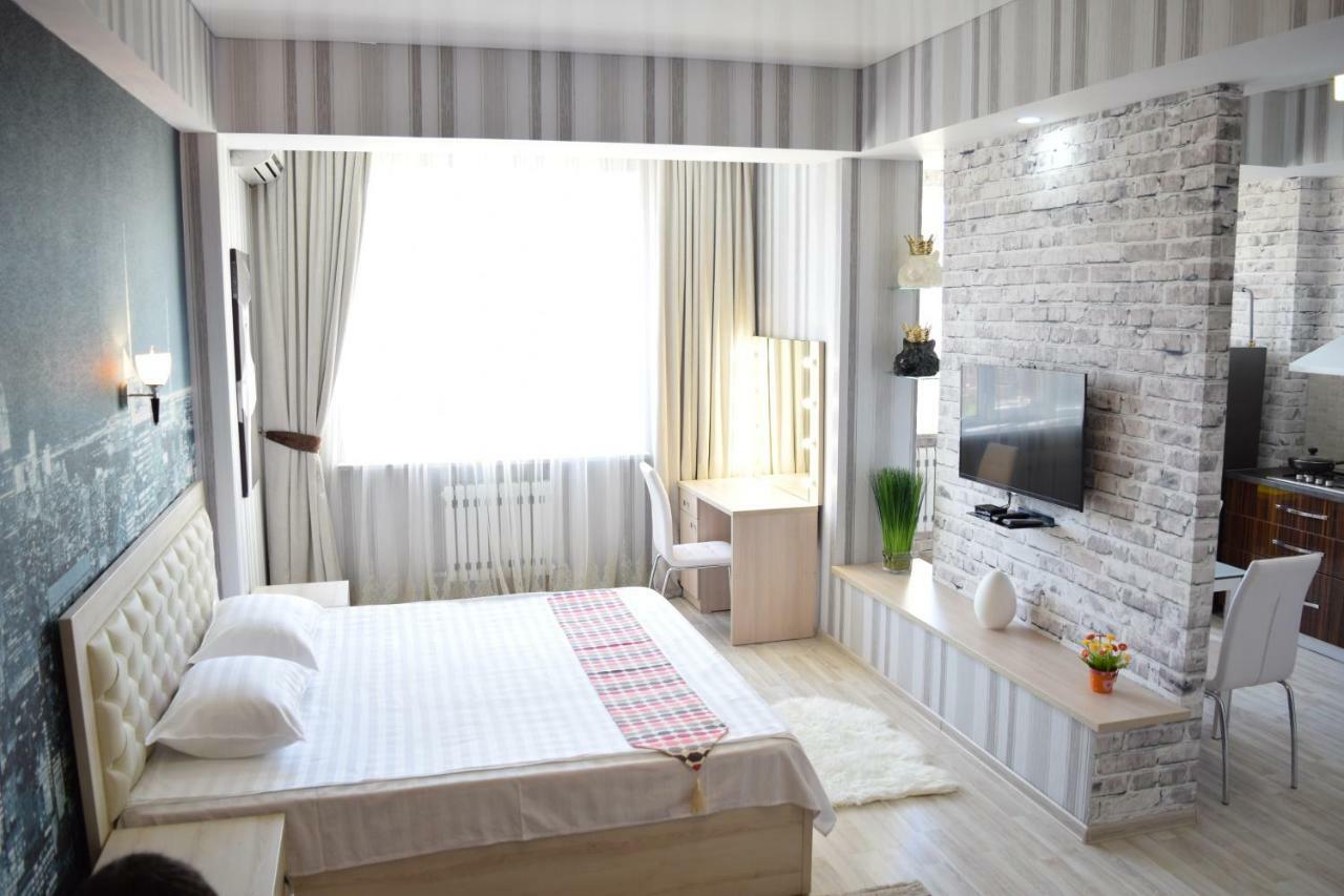 Apartment With Good View In The Center Bishkek Exteriör bild