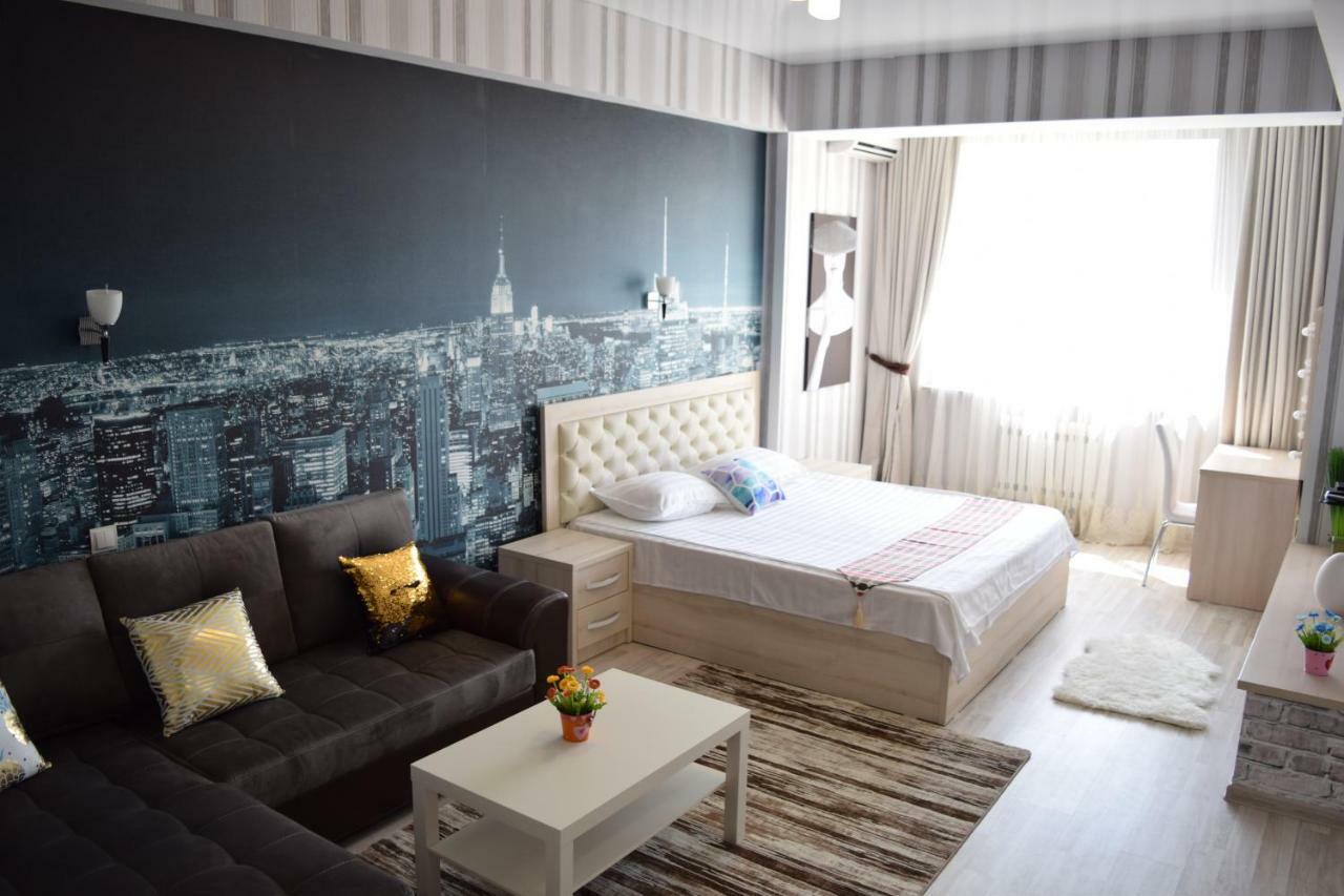 Apartment With Good View In The Center Bishkek Exteriör bild
