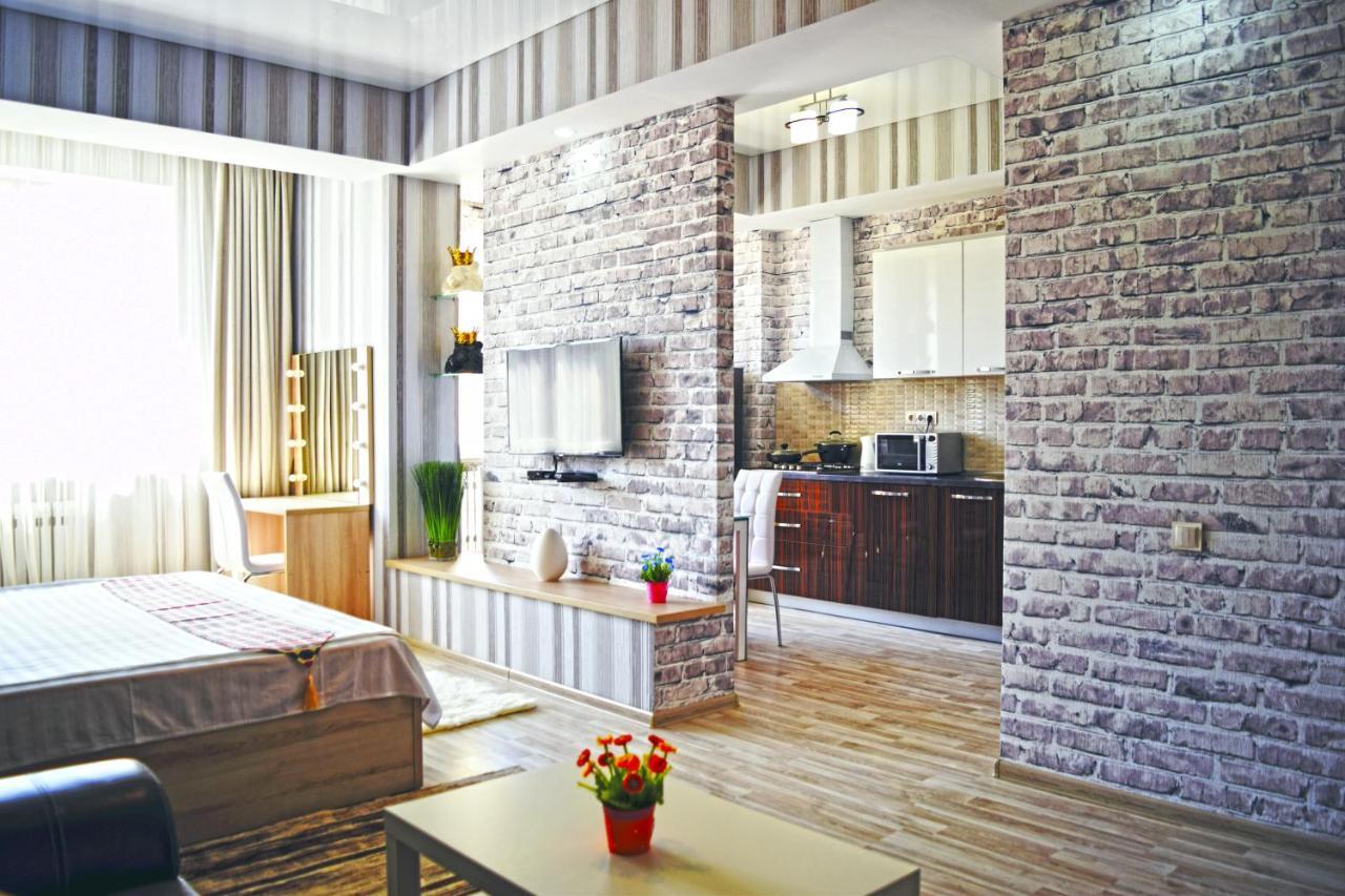 Apartment With Good View In The Center Bishkek Exteriör bild